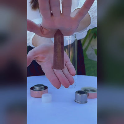 Botella Amuleto™ con Cuarzo Fresa para el Amor Propio y Pasión